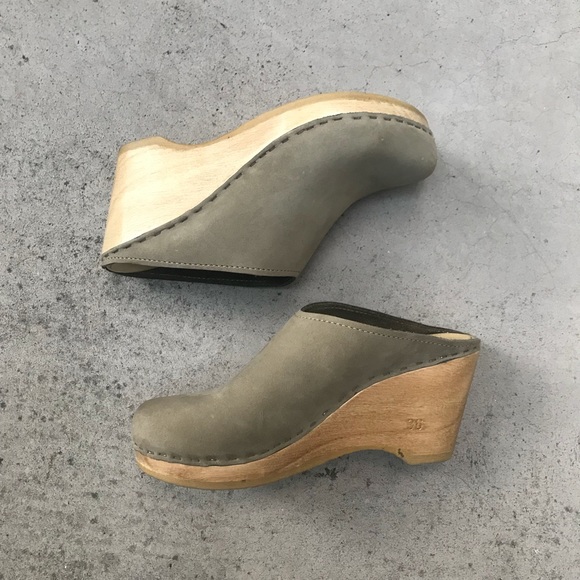 no 6 wedge clogs